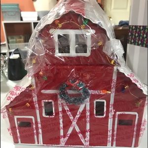 Retired scentsy Country Christmas Warmer brand new